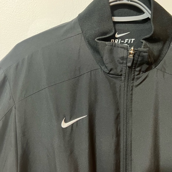 Nike Windbreaker - Picture 2 of 3